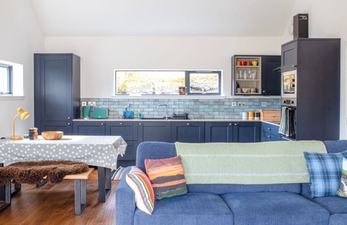 Breakish House | Wonderful private villa for 2 guests with WIFI, TV, terrace and pets allowed