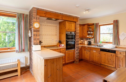 Grantown-on-Spey House | Wonderful private villa for 6 guests with WIFI, TV, patio, pets allowed and parking