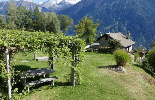 Acquarossa House | Wonderful private villa for 4 guests with WIFI, patio and parking