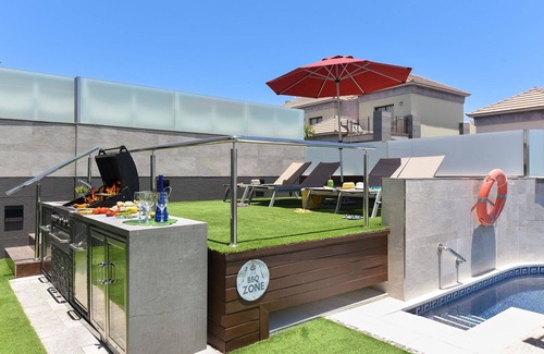 Costa Meloneras House | Wonderful private villa for 8 guests with private pool, WIFI, A/C, TV, pets allowed and parking