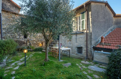Chiusavecchia House | Wonderful private villa for 2 people with terrace and parking