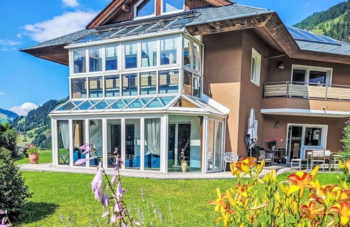 Eckartau Villa | Wonderful private villa for 12 people with WIFI, TV, patio and parking