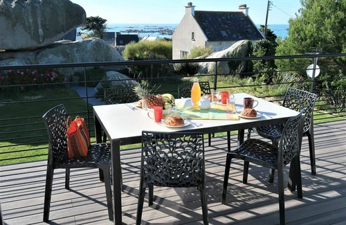 Kerlouet House | Wonderful private villa for 5 guests with WIFI, TV and balcony