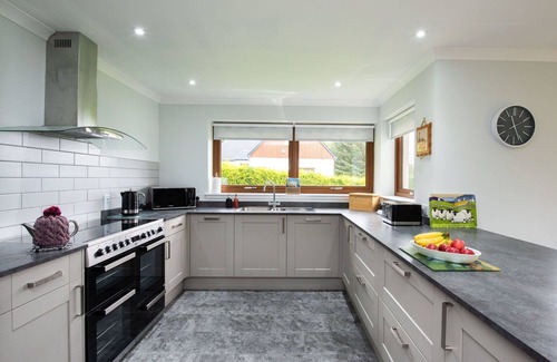 Drumnadrochit Villa | Wonderful private villa for 8 people with WIFI, TV, pets allowed and panoramic view