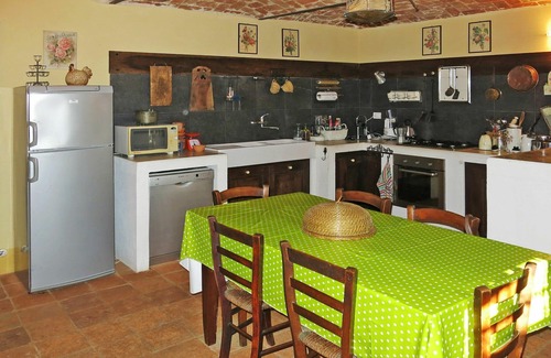 Capriglio House | Wonderful private villa for 10 people with private pool, WIFI, TV, terrace, pets allowed and par.
