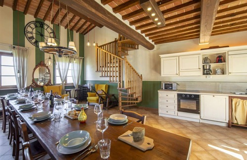 Lucignano House | Wonderful private villa for 26 people with WIFI, A/C, hot tub, private pool, TV and terrace
