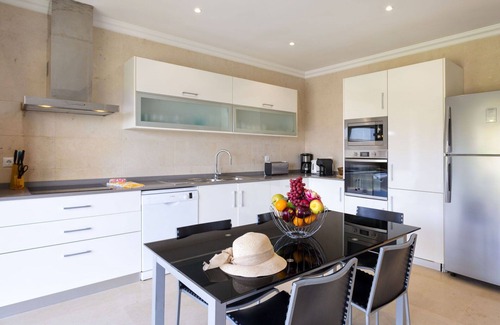 Patio Villa | Wonderful private villa for 12 people with A/C, WIFI, private pool, TV, patio and parking