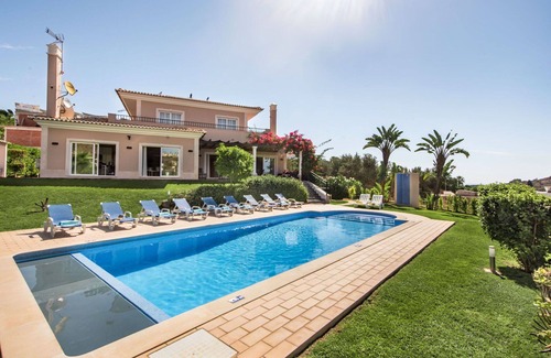 Patio Villa | Wonderful private villa for 12 people with A/C, WIFI, private pool, TV, patio and parking