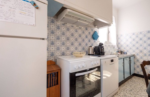 Montauriol House | Wonderful private villa for 7 guests with TV and terrace