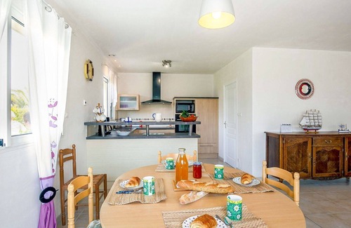 Kerlouet House | Wonderful private villa for 6 guests with TV and terrace