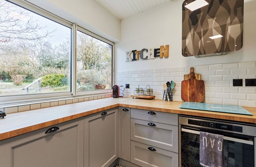 Glatigny House | Wonderful private villa for 4 people with hot tub, TV, terrace and pets allowed