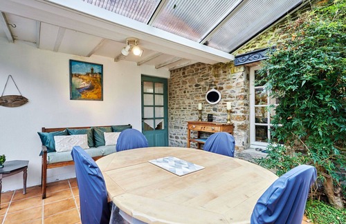 Glatigny House | Wonderful private villa for 4 people with hot tub, TV, terrace and pets allowed