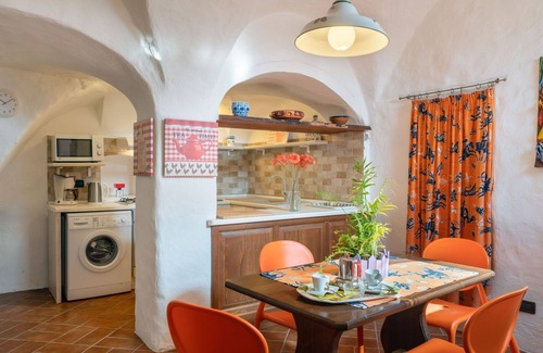 Cipressa House | Wonderful private villa for 4 people with WIFI, A/C, TV, terrace and parking
