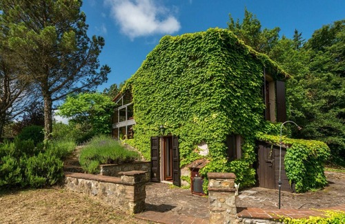 Montieri House | Wonderful private villa for 2 people with WIFI, patio, pets allowed and parking