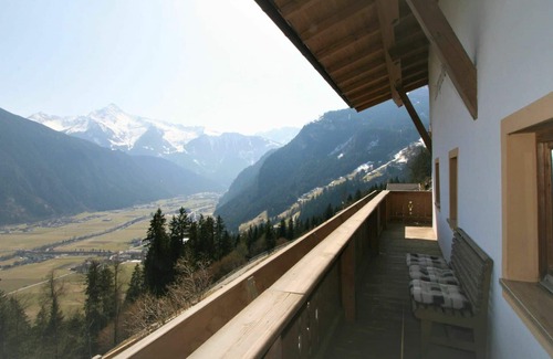 Hippach-Schwendberg Villa | Wonderful private villa for 8 guests with TV, terrace and parking