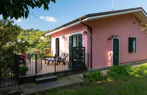 Diano San Pietro House | Wonderful private villa for 4 people with TV, terrace, pets allowed and parking
