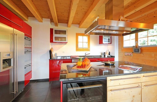 Ollon House | Wonderful private villa for 8 people with hot tub, WIFI, TV, terrace, pets allowed and parking