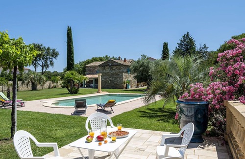 Mons House | Wonderful private villa for 7 people with pool, WIFI, A/C, TV, patio and parking