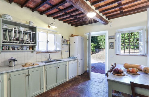 Lucca Villa | Wonderful private villa for 12 guests with private pool, A/C, WIFI, TV and parking, close to Lucca