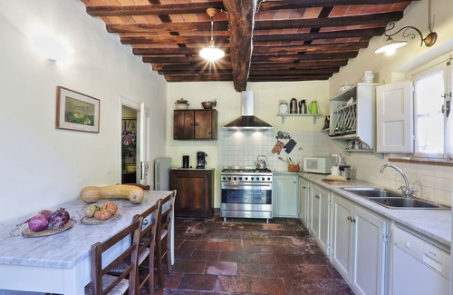 Lucca Villa | Wonderful private villa for 12 guests with private pool, A/C, WIFI, TV and parking, close to Lucca