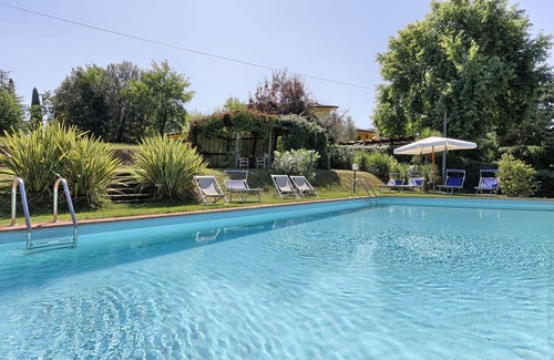 Lucca Villa | Wonderful private villa for 12 guests with private pool, A/C, WIFI, TV and parking, close to Lucca