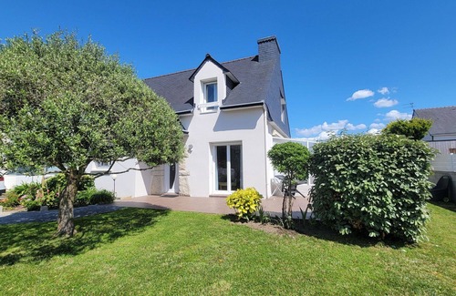 Erdeven House | Wonderful private villa for 8 guests with WIFI, TV, terrace, pets allowed and parking
