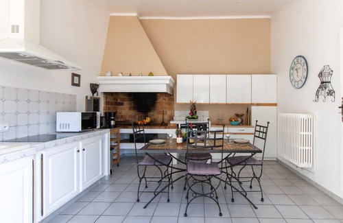 Mazan House | Wonderful private villa for 4 guests with private pool, WIFI, TV, terrace and pets allowed
