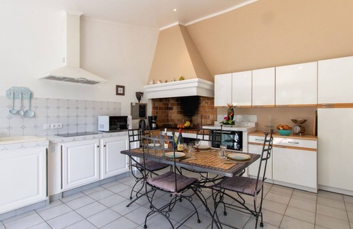 Mazan House | Wonderful private villa for 4 guests with private pool, WIFI, TV, terrace and pets allowed
