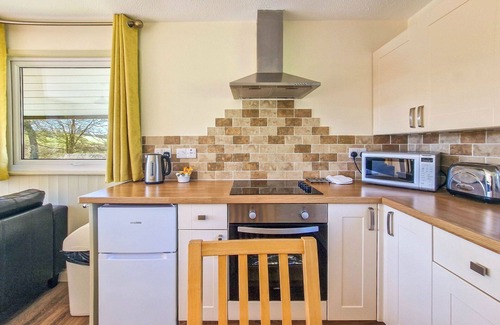 Fivelanes House | Wonderful private villa for 4 people with hot tub, WIFI, TV and patio