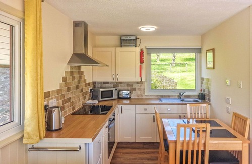 Fivelanes House | Wonderful private villa for 4 people with hot tub, WIFI, TV and patio