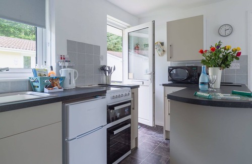 Liskeard House | Wonderful private villa for 4 people with WIFI, TV and patio