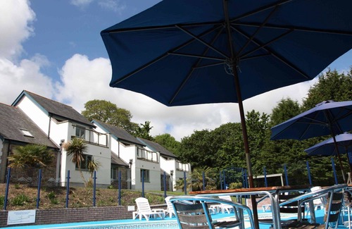 Carnon Downs House | Wonderful private villa for 4 guests with pool, WIFI, TV, patio, pets allowed and parking
