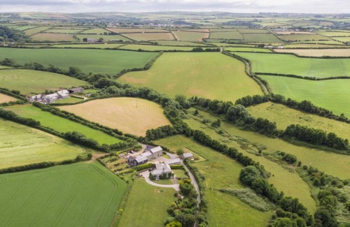 Wadebridge Villa | Wonderful private villa for 4 people with TV, pets allowed and parking