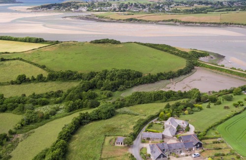 Wadebridge Villa | Wonderful private villa for 4 people with TV, pets allowed and parking