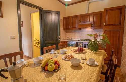 Casenuove Villa | Wonderful private villa with WIFI, private pool, A/C, TV, patio, pets allowed and panoramic view