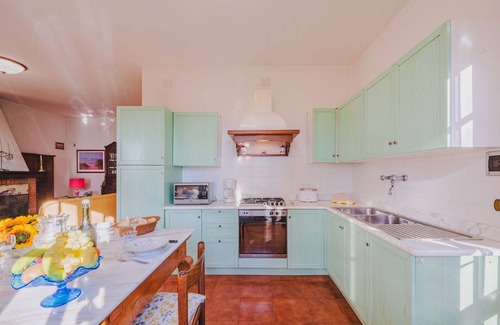 Massa House | Wonderful private villa for 4 people with WIFI, TV and terrace