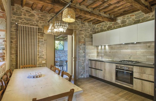 Pescia Villa | Wonderful private villa with hot tub, private pool, WIFI, TV, patio, pets allowed and parking