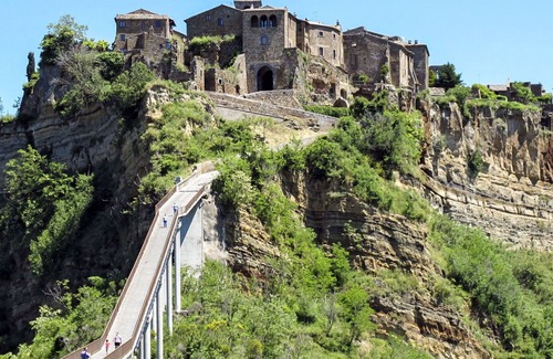 Bagnoregio Villa | Wonderful private villa for 12 people with WIFI, pool, TV, patio, pets allowed and parking