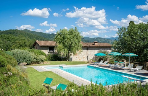 Vicchio Villa | Wonderful private villa with WIFI, private pool, TV, patio, pets allowed, panoramic view and par.