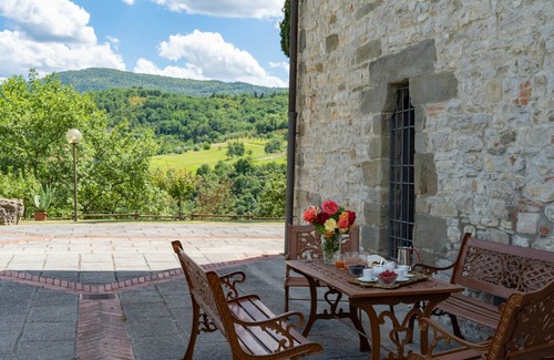 Vicchio Villa | Wonderful private villa with WIFI, private pool, TV, patio, pets allowed, panoramic view and par.
