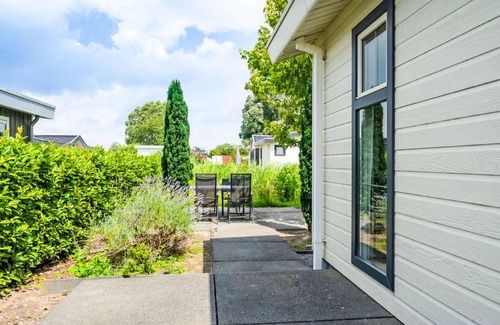 Dordtse Biesbosch House | Wonderful private villa for 4 people with WIFI, pool, TV, terrace and parking