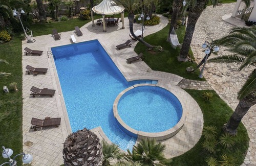 Nardo Villa | Wonderful private villa with hot tub, A/C, private pool, WIFI, TV, patio, pets allowed and parking