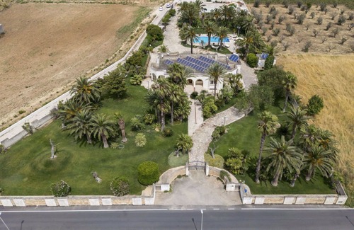 Nardo Villa | Wonderful private villa with hot tub, A/C, private pool, WIFI, TV, patio, pets allowed and parking