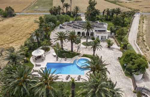 Nardo Villa | Wonderful private villa with hot tub, A/C, private pool, WIFI, TV, patio, pets allowed and parking