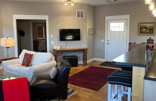 Ennis House | Wonderful quiet house 3/2 on 1/3 acre in town