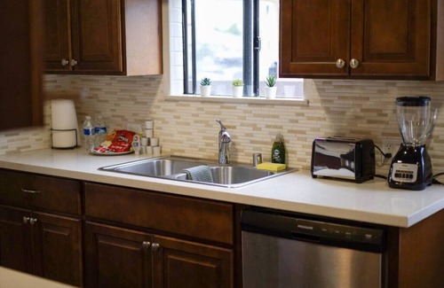 Del Rey House | WONDERFUL RENOVATED 4-BEDROOM HOUSE NEAR MARINA DEL REY & CULVER CITY (p39)