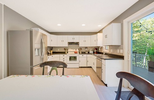 West Dover House | Wonderful Retreat! HotTub Rec Room Firepit Garden Fireplace!