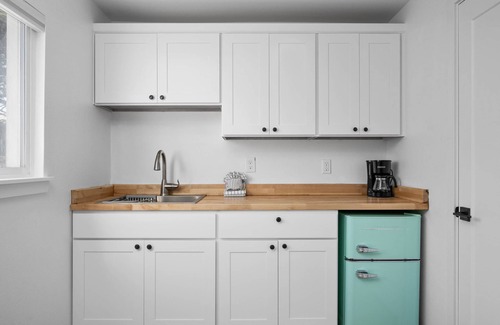 Manzanita Condo | Wonderful Rockaway Location, *Pet Friendly*, Newly Remodeled, Walk to Beach and Downtown, Unit 1