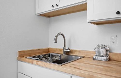 Manzanita Condo | Wonderful Rockaway Location, *Pet Friendly*, Newly Remodeled, Walk to Beach and Downtown, Unit 1