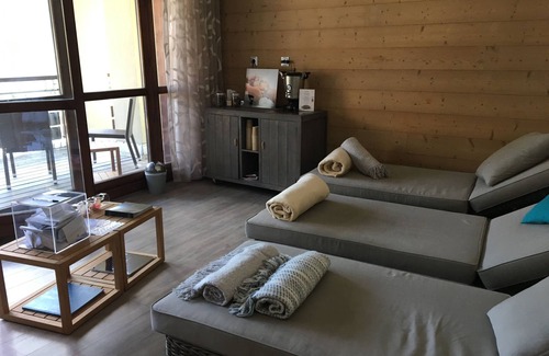 Flaine Apartment | Wonderful South Facing Mountain Views. Sleeps 6